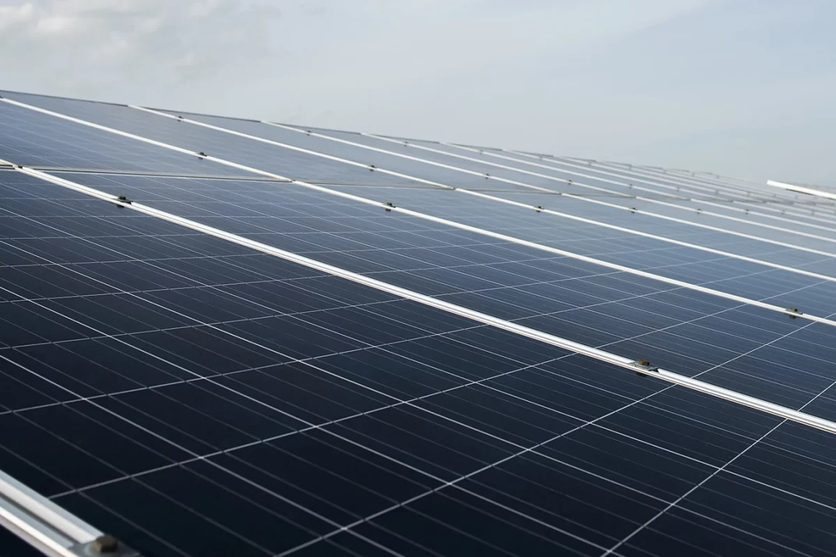 solar-cell-farm-power-station-alternative-energy-from-sun copie